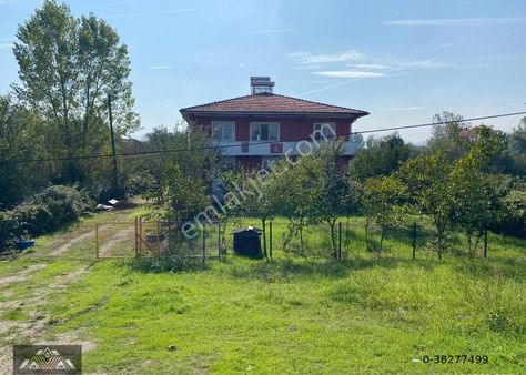 Canbulattan E-5 Cepheli 1331 M² Arsa İçersinde Satılık 2 Katlı Ev