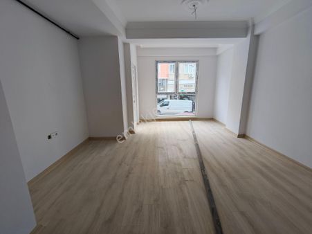 Güneyden Cadde Üzeri Ofis Hom Ofisede Uygun 2+1.80 M2 Balkonlu Daire