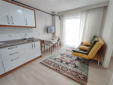 Kz Grup'tan Zeytinköy'de Arakat Balkonlu Asansörlü Ön Cephe 1+1 55m2 Kiralık Eşyalı Apart