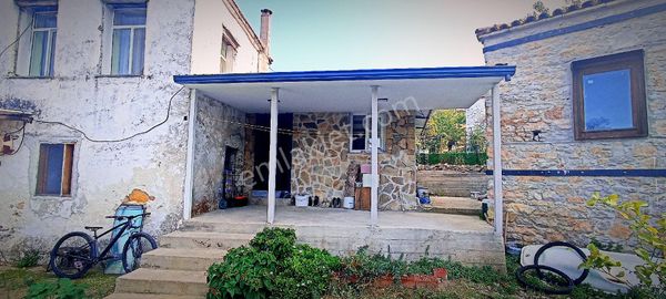 Mordoğan Köyünde Avlulu Satılık 2 Adet Taş Ev