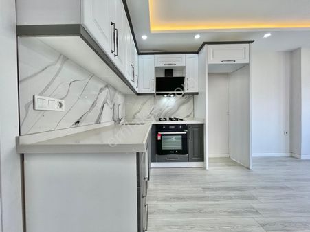 Berkay Demirel'den Akçayda Lüx Tasarımlı 1+1 Daire