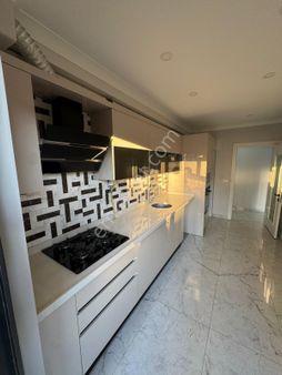 Bergama Şehir Merkezi Kapalı Mutfak 3+1 Modern Satılık Daire