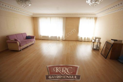 Krc'den Bahçelerüstü Mahallesinde Arif Yaldız Caddesine 170 M. İçi Yapılı 7+1 Satılık Dubleks Daire