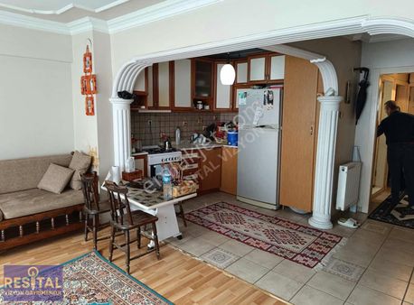 Resital Vizyon Dan Altıparmakta 2+1