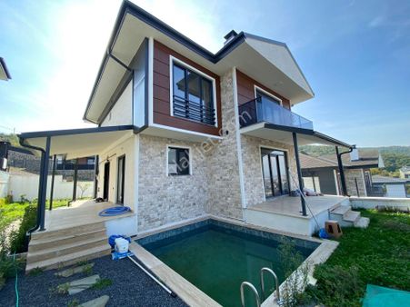 Remax Palastan Başiskelede Havuzlu Deniz Manzaralı Dubleks Villa