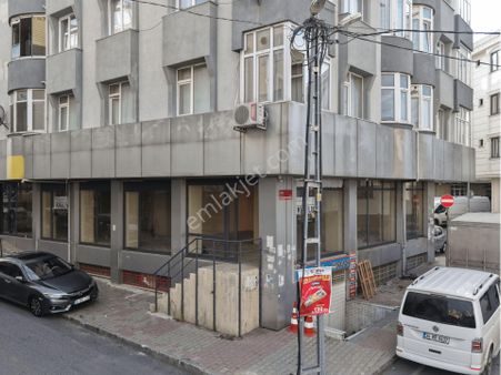 Gaziosmanpaşa Mevlana Mahallesinde 210 M² Kiralık Ticari Dükkan