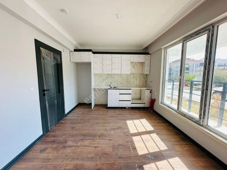 Beşikkaya'da Asansörlü Sıfır 2+1 Amerikan Mutfak Düz Giriş !!