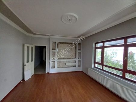 Taşcılar'dan Okullar Yakını Cadde Üzeri 3+1 Kiralık Daire