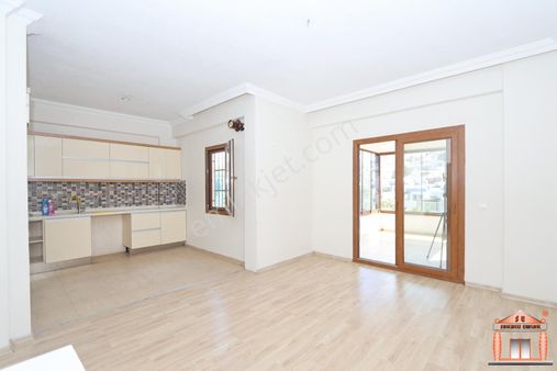 S-a-k-a-l-l-ı-dan Turgutreiste 2+1 Bahçe Katı Satılık Daire