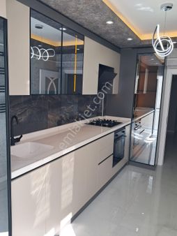 Ty Emlaktan Satılık Mareşal Çakmak Mah. Ara Katta Salona Bir Bağımlı Lux Yapılı 3+1 Satılık Daire !