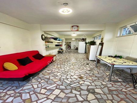 Sefaköy Tevfikbey'de Cadde Üzerinde Düz Giriş Bahçe Kullanımlı Geniş Kiralık Dükkan