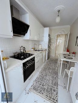 Kayaşehir 5. Bölgede Uygun Fiyata Tadilatlı 2+1 Satılık Daire