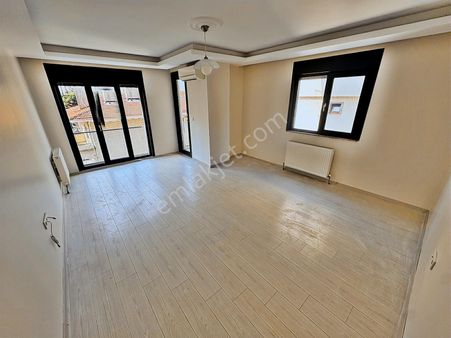 Yatırım'dan Maltepe'de 3.kat Ayrı Mutfaklı Genç Yapıda Ferah 2+1