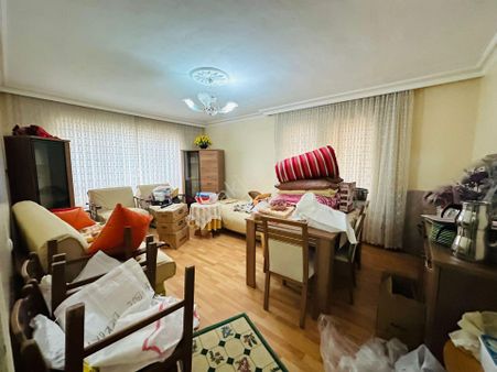 Başak'ta Özalp Caddesi Yakınında 3+1 Ara Katta Satılık Daire !!