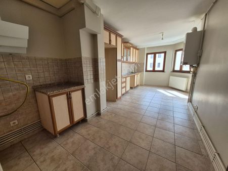 Çankaya Da Kırkkonaklar Da 200 M2 Net Kapalı Garajlı Satılık 4+1