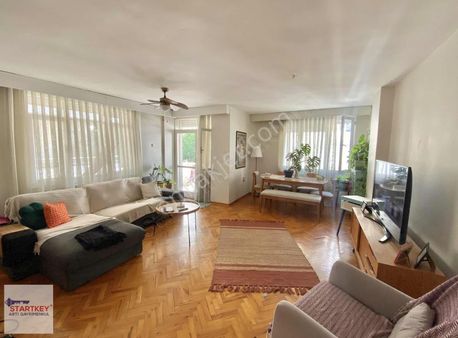 Bostanlı Akbank Sokaklarında Ara Kat Ön Cephe 3+1 Satılık Daire