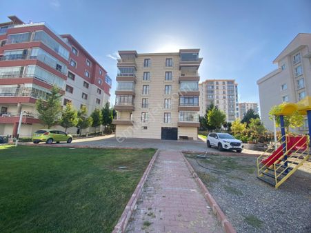 Ayyıldız Mahallesi Site İçerisinde 2 Balkonlu 3+1y.giriş Daire