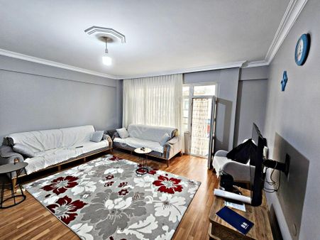 Gölcük Merkez Mah. De 3+1 Bakımlı 125 M2 Ara Kat Satılık Daire