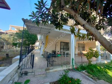 Aydın Kuşadası Karaova Mahallesinde Satılık 2 Katlı Müstakil Bahçeli Yazlık