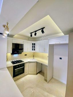 Poligonda Cadde Üstü Otoparklı Arakat Satılık 3+1 Dekorlu Daire