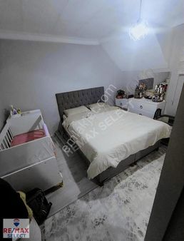 Remax Ozan Tandoğan^dan Ferah Geniş Bahçe Kullanımlı 1+1