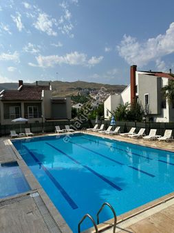 Güzelbahçe Kahramandere De Havuzlu Site İçinde Müstakil Konumlu 4+1 Villa Kiralık