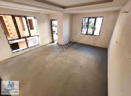 Halide Edip Adıvar Caddesi Çarşı İçinde Balkonlu 1+1 Daire