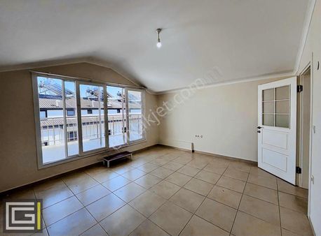 Yerguzlar Caddesinde Yüksek Çatı 2+1 Kiralık Daire-ofis