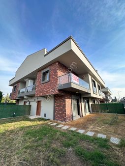 Mert Uçar'dan Satılık Menderes'te Sıfır 4+1 Köşe Konumlu Villa