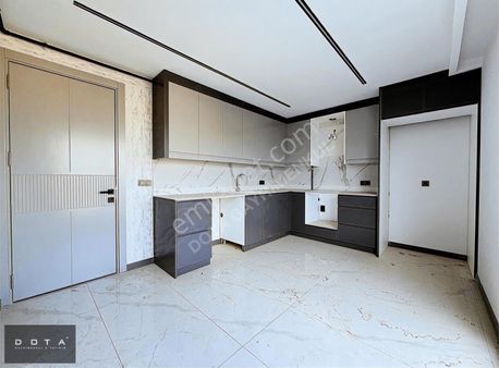 Şemikler'de Muhteşem Şehir Manzaralı, Bulvar Üzeri 3+1 Dubleks