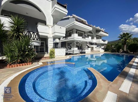 Akbükün Kalbinde,üç Manzarayı Bir Arada Sunan 2+1 Satılık Daire