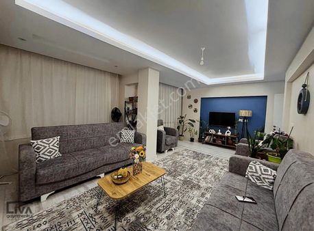 Liva'dan Karamanda Cadde Üzeri Yeşil Alan Cepheligeniş 2+1 Daire