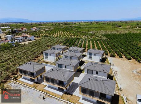 Fırsat Fiyatlı 3+1 Havuzlu Site De Müstakil Sıfır Villa