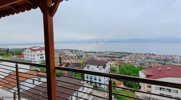 İzmitte En Güçlü Deniz Manzarasına Sahip Daire Satılık