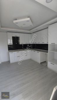 Mustafa Başyiğit Emlak'tan Hürriyet'te 140 M2 3+1 Daire