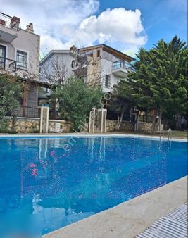 İzmir Yeni Foçada 4+1 Satılık Villa