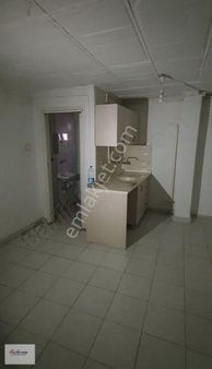 Dikmen, Salkımsöğüt Caddesi Üzerinde 50 M2 Satılık Dükkan