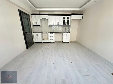 Zeki Emlak'tan Muradiye'de Satılık 1+1 Ara Kat Sıfır Daire
