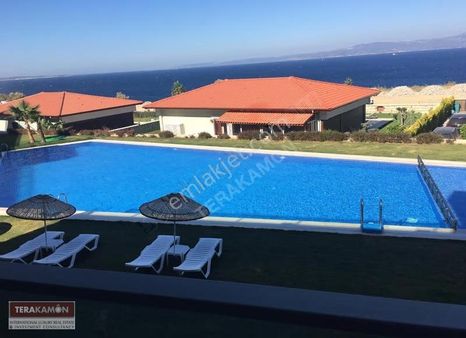 İzmir Çeşme Ayasaranda Denize Sıfır Havuzlu Satılık Rezidans