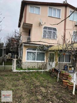 Yeniçiftlikte Müstakil Tripleks Yazlık