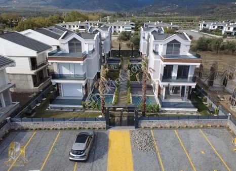 Emlak-58,den Altınoluk-güre Arası 4+1 Müstakil Havuzlu Lüx Villa