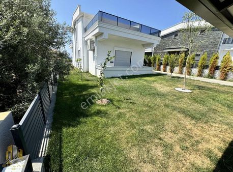 Emlak 58,den Narlı,da 4+1 Müstakil Lüx Villa 550m2 Arsa İçinde