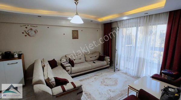 50.yıl Mahallesinde 3+1 Açik Mutfaklı Satılık Ara Kat