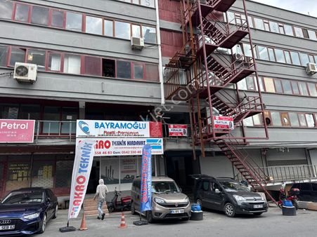 Bayrampaşa Cem İş Merkezin'de Satılık Dükkan