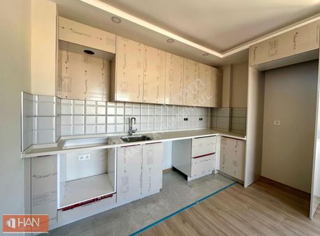 V. Karşıyaka'da 2+1 Konum Harikası Çift Balkonlu Satılık Daire