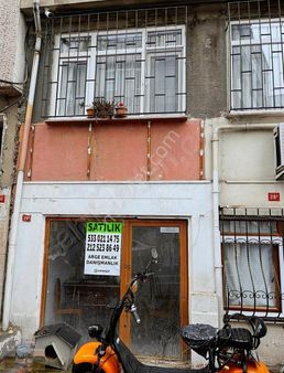 Fatih Saray Ağası Caddesinde Satılık Dükkân Ve Daire