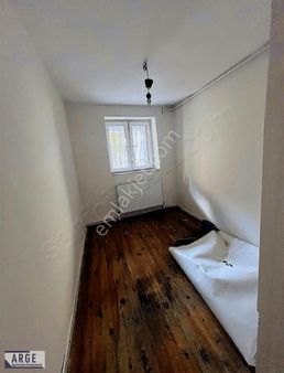 Merkezi Konumda Bahçeli Kiralık 1 + 1