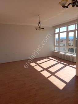 Yenimahalle ,demetevler Mh.vatan Cd. ,sitede ,kombili ,asansörlü ,bağımsız