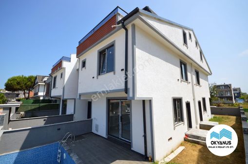 Sakarya Kocaali De Bahçe Kullanımlı, Çift Cephe, Havuzlu Şık 4+1 Villa