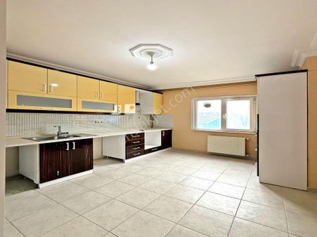 Marmara Park Avm Ve Metrobüse Yakın Asansörlü Krediye Uygun Daire